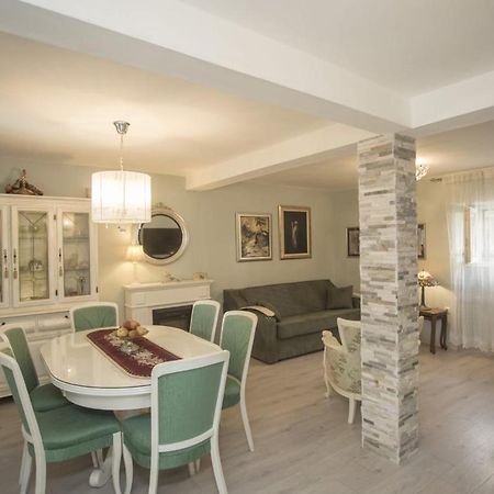 Apartment Antica With Yard & Bbq Split Bagian luar foto