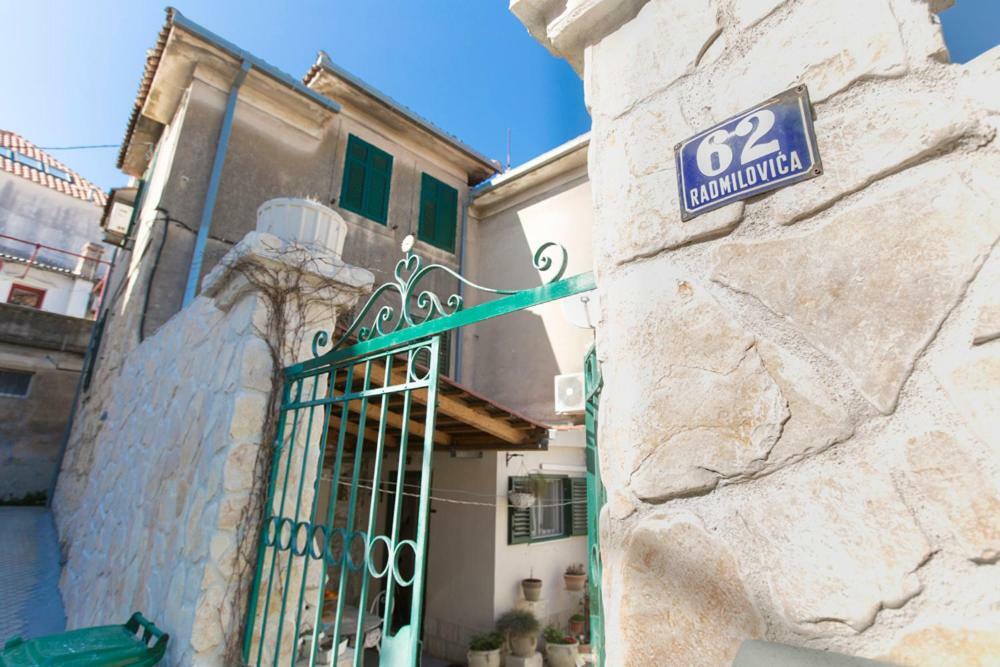Apartment Antica With Yard & Bbq Split Bagian luar foto