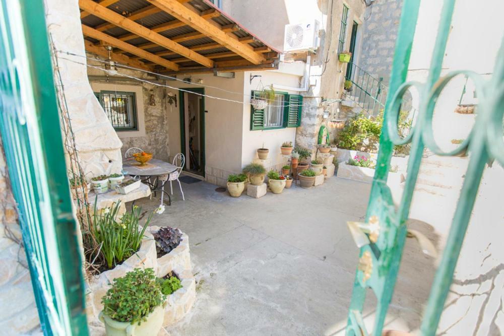 Apartment Antica With Yard & Bbq Split Bagian luar foto