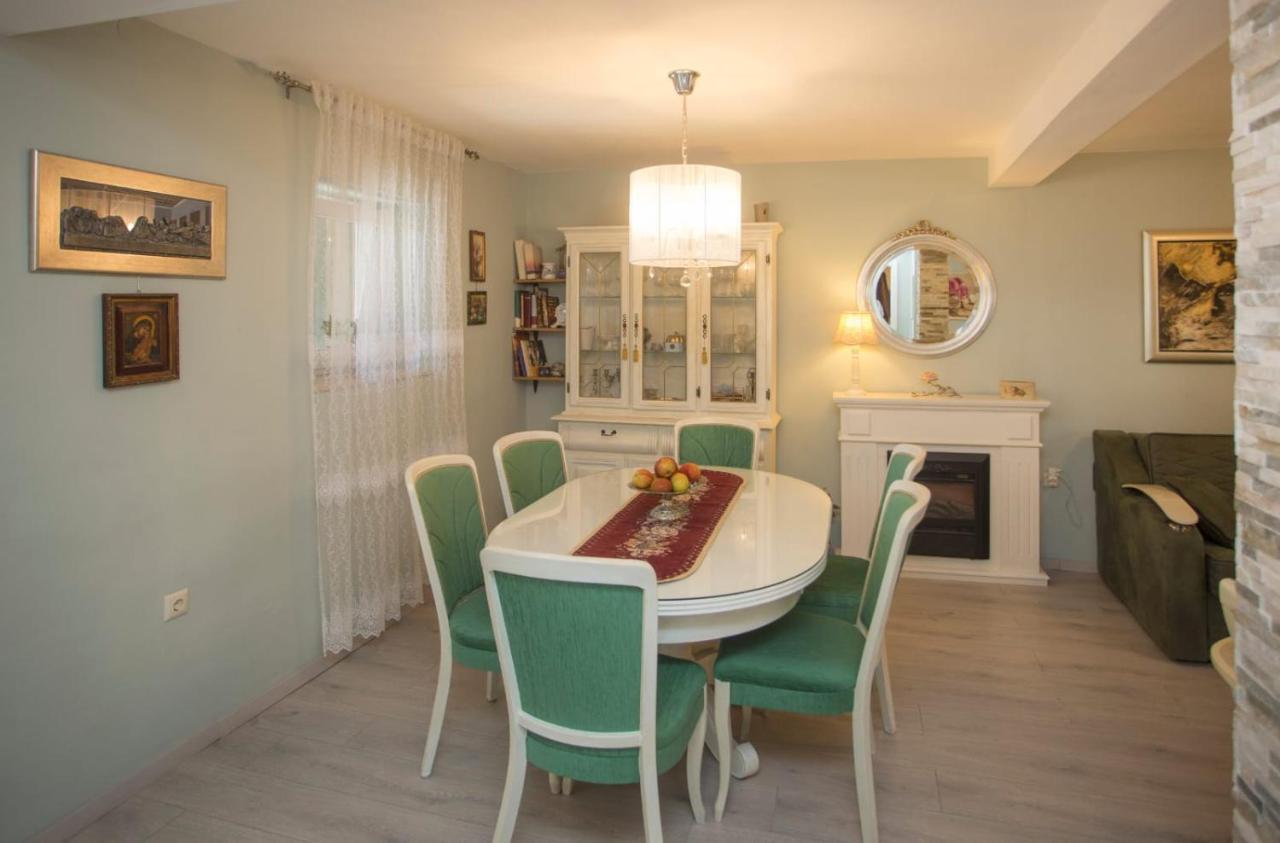 Apartment Antica With Yard & Bbq Split Bagian luar foto